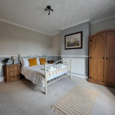 Generous 3 Bed In The Heart Of The Village Huntingdon Buitenkant foto
