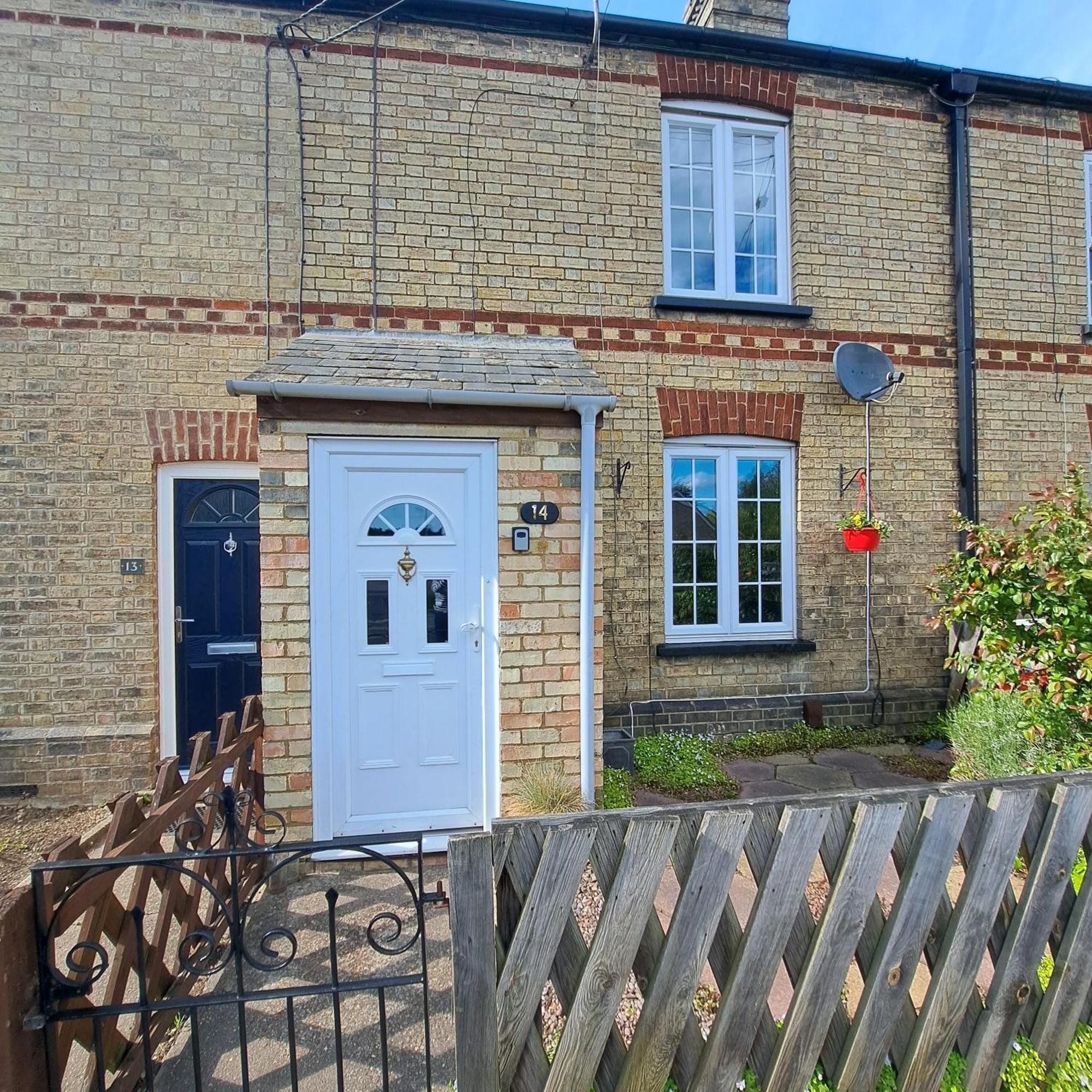 Generous 3 Bed In The Heart Of The Village Holiday home *